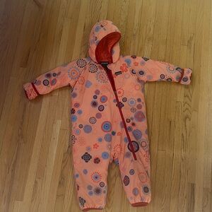 Patagonia bunting snowsuit in orange 24 months / 2T